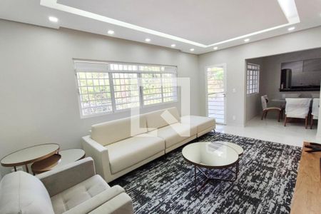 Casa à venda com 350m², 3 quartos e 4 vagas Casa à venda com 350m², 3 quartos e 4 vagasSala