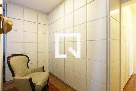 Apartamento para alugar com 245m², 4 quartos e 4 vagas Apartamento para alugar com 245m², 4 quartos e 4 vagasSuíte 3