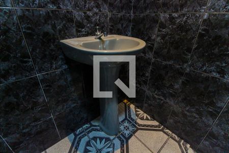 Banheiro de casa para alugar com 1 quarto, 50m² em Vila Carmosina, São Paulo