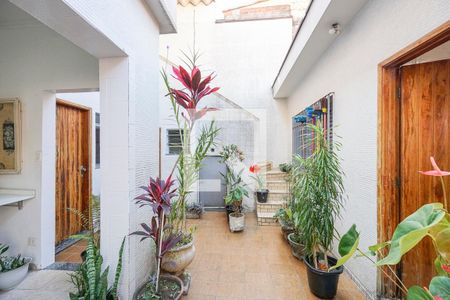 Casa à venda com 180m², 2 quartos e 3 vagasQuintal