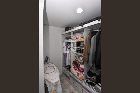Casa para alugar com 100m², 2 quartos e 2 vagasCloset da suíte
