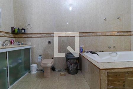 Casa à venda com 358m², 4 quartos e 3 vagasBanheiro da Suíte 01