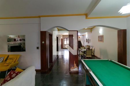 Casa à venda com 358m², 4 quartos e 3 vagasSalas