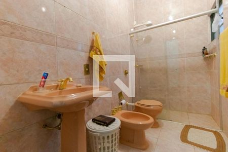 Casa à venda com 358m², 4 quartos e 3 vagasBanheiro da Suíte 02