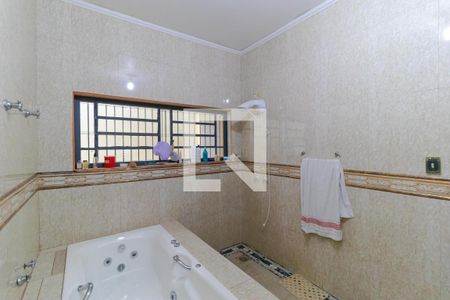 Casa à venda com 358m², 4 quartos e 3 vagasBanheiro da Suíte 01