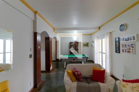 Casa à venda com 358m², 4 quartos e 3 vagasSalas