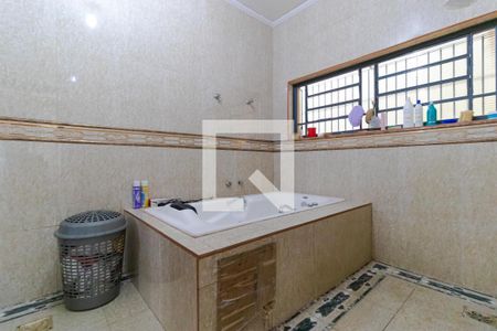 Casa à venda com 358m², 4 quartos e 3 vagasBanheiro da Suíte 01