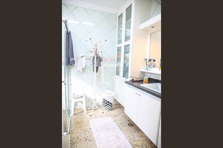 Casa à venda com 298m², 4 quartos e 3 vagasBanheiro 2