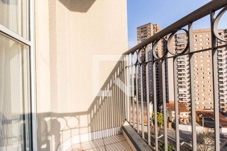 varanda de apartamento para alugar com 2 quartos, 70m² em Jardim Tupanci, Barueri