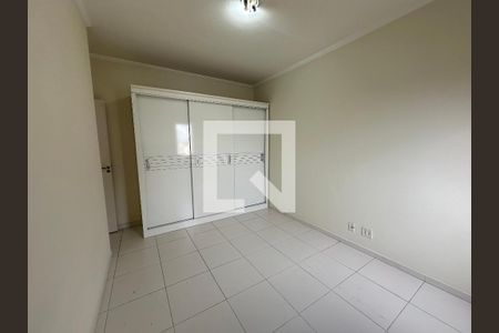 Quarto 2 de apartamento para alugar com 2 quartos, 70m² em Jardim Tupanci, Barueri