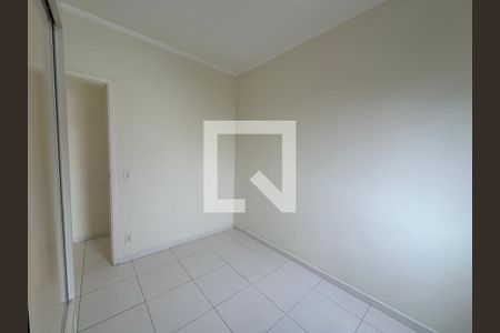 Quarto 1 de apartamento para alugar com 2 quartos, 70m² em Jardim Tupanci, Barueri