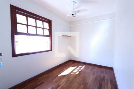 Casa à venda com 315m², 4 quartos e 2 vagasQuarto