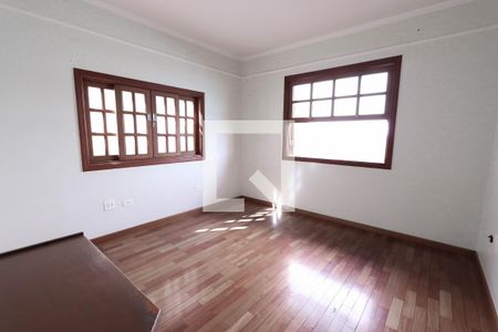 Casa à venda com 315m², 4 quartos e 2 vagasSuíte 2