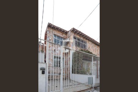 Casa à venda com 136m², 3 quartos e 1 vaga Casa à venda com 136m², 3 quartos e 1 vagaFachada