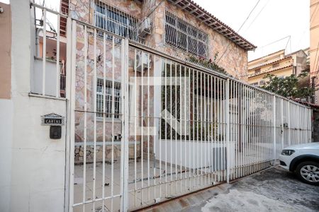 Casa à venda com 136m², 3 quartos e 1 vaga Casa à venda com 136m², 3 quartos e 1 vagaFachada