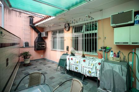 Casa à venda com 136m², 3 quartos e 1 vaga Casa à venda com 136m², 3 quartos e 1 vagaÁrea Fundos