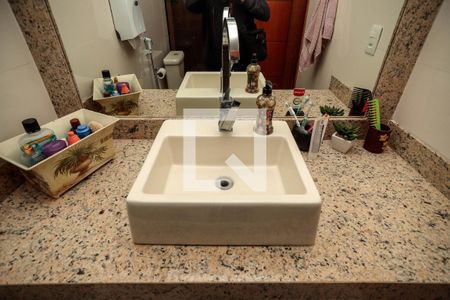 Casa à venda com 136m², 3 quartos e 1 vaga Casa à venda com 136m², 3 quartos e 1 vagaBanheiro