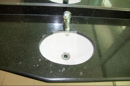 Suíte banheiro  de casa para alugar com 4 quartos, 650m² em Chácaras Califórnia, Contagem