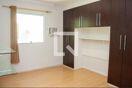 Suíte  de casa para alugar com 4 quartos, 650m² em Chácaras Califórnia, Contagem