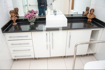 Casa para alugar com 650m², 4 quartos e 6 vagasBanheiro 