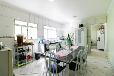 Casa à venda com 300m², 4 quartos e 4 vagasCozinha