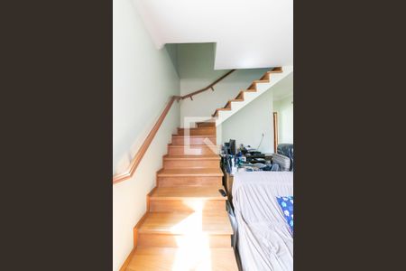 Casa à venda com 300m², 4 quartos e 4 vagasEscadas