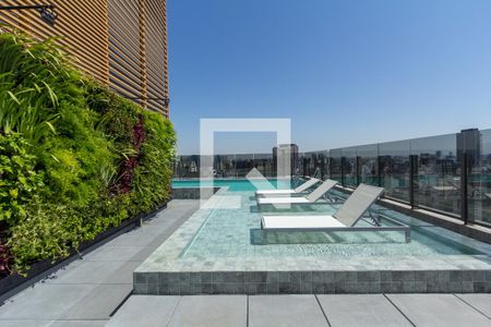 Studio à venda com 28m², 1 quarto e sem vaga Studio à venda com 28m², 1 quarto e sem vagaÁrea comum - Piscina