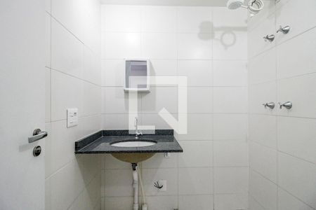 Banheiro de kitnet/studio para alugar com 1 quarto, 25m² em Santo Amaro, São Paulo