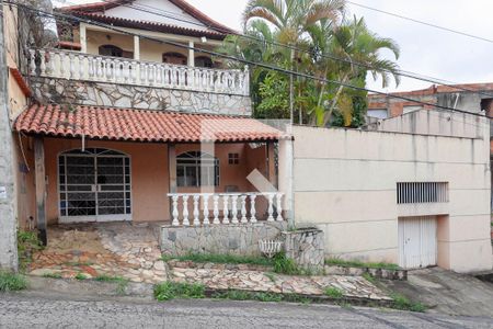 Casa à venda com 250m², 4 quartos e 4 vagasFachada