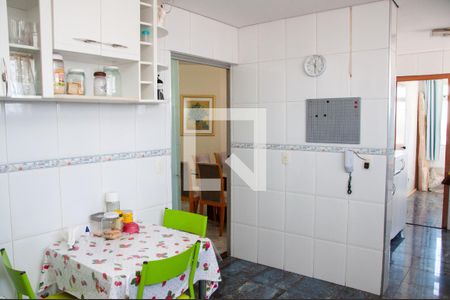 Apartamento à venda com 103m², 3 quartos e 2 vagasCozinha