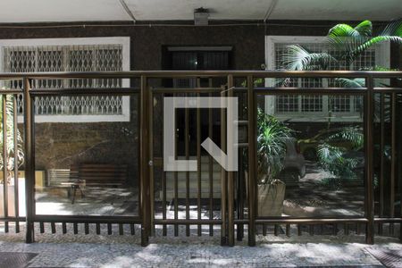 Fachada e portaria de apartamento para alugar com 1 quarto, 40m² em Copacabana, Rio de Janeiro