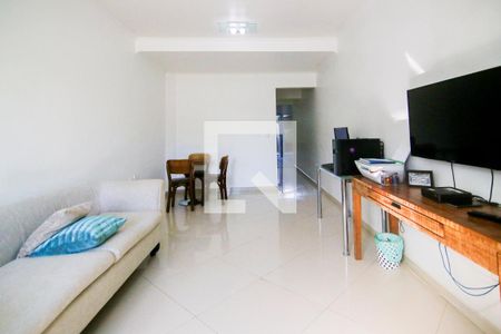 Casa à venda com 182m², 3 quartos e 3 vagasSala