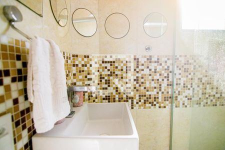 Casa à venda com 182m², 3 quartos e 3 vagasBanheiro do Quarto 1