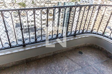 Apartamento à venda com 445m², 4 quartos e 5 vagasVaranda da copa