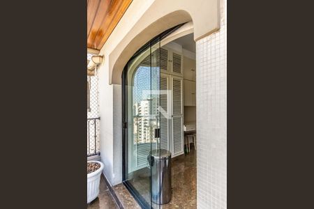 Apartamento à venda com 445m², 4 quartos e 5 vagasVaranda da área de serviço