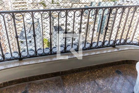 Apartamento à venda com 445m², 4 quartos e 5 vagasVaranda da área de serviço