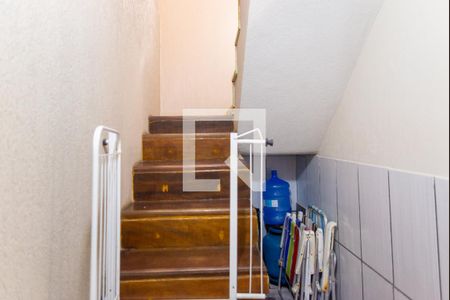 Casa à venda com 140m², 2 quartos e 2 vagasEscada