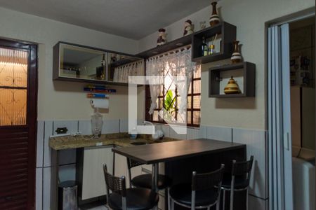 Casa à venda com 140m², 2 quartos e 2 vagasCozinha e Área de Serviço