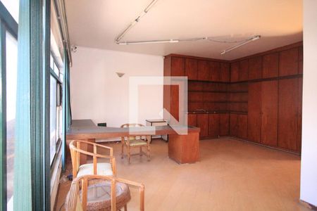 Casa à venda com 240m², 4 quartos e 4 vagasSala