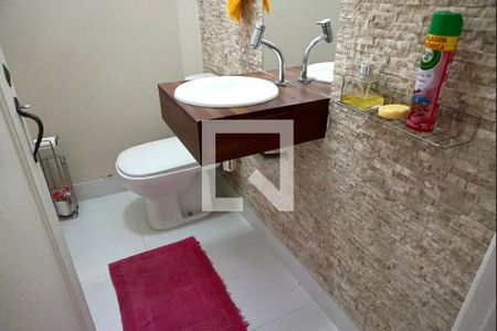 Casa para alugar com 300m², 3 quartos e 8 vagasLavabo