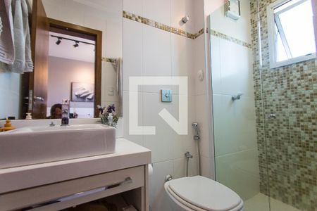 Banheiro da Suite de apartamento para alugar com 3 quartos, 95m² em Santa Mônica, Uberlândia