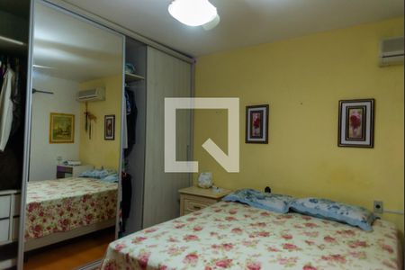 Suíte de casa de condomínio à venda com 4 quartos, 285m² em Cristal, Porto Alegre