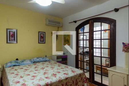 Suíte de casa de condomínio à venda com 4 quartos, 285m² em Cristal, Porto Alegre