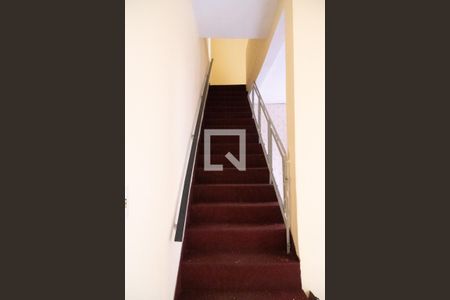 Escada de casa de condomínio para alugar com 2 quartos, 90m² em Rudge Ramos, São Bernardo do Campo