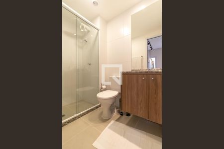 Banheiro de kitnet/studio para alugar com 1 quarto, 25m² em Pinheiros, São Paulo