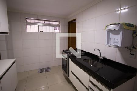 Cozinha de apartamento para alugar com 2 quartos, 49m² em Conjunto Residencial José Bonifácio, São Paulo