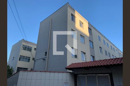 Fachada do bloco de apartamento para alugar com 2 quartos, 49m² em Conjunto Residencial José Bonifácio, São Paulo