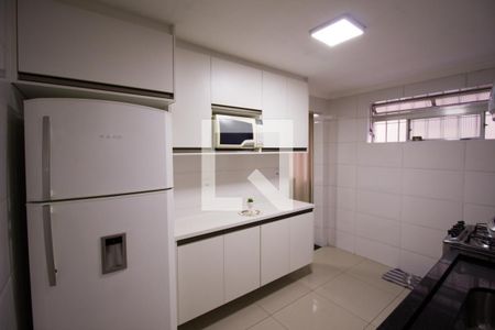 Cozinha de apartamento para alugar com 2 quartos, 49m² em Conjunto Residencial José Bonifácio, São Paulo