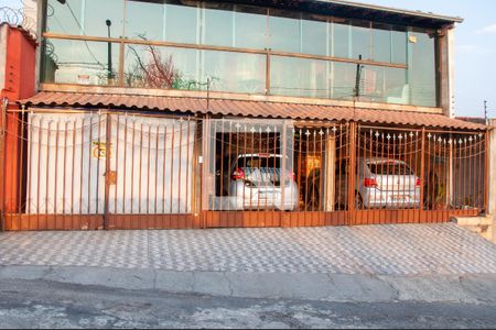 Casa à venda com 300m², 5 quartos e 3 vagasFachada