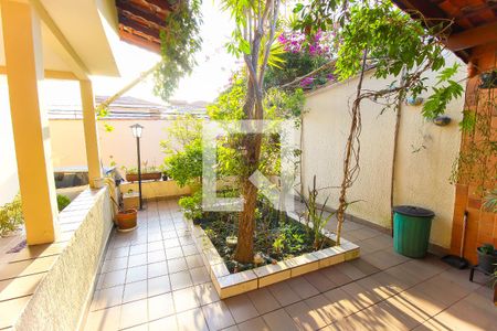 Casa à venda com 300m², 3 quartos e 4 vagas Casa à venda com 300m², 3 quartos e 4 vagasQuintal